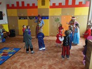 Karneval s Mirečkem a Leontýnkou